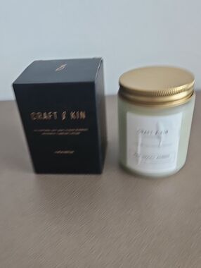White Jar Candle with Gold Lid
